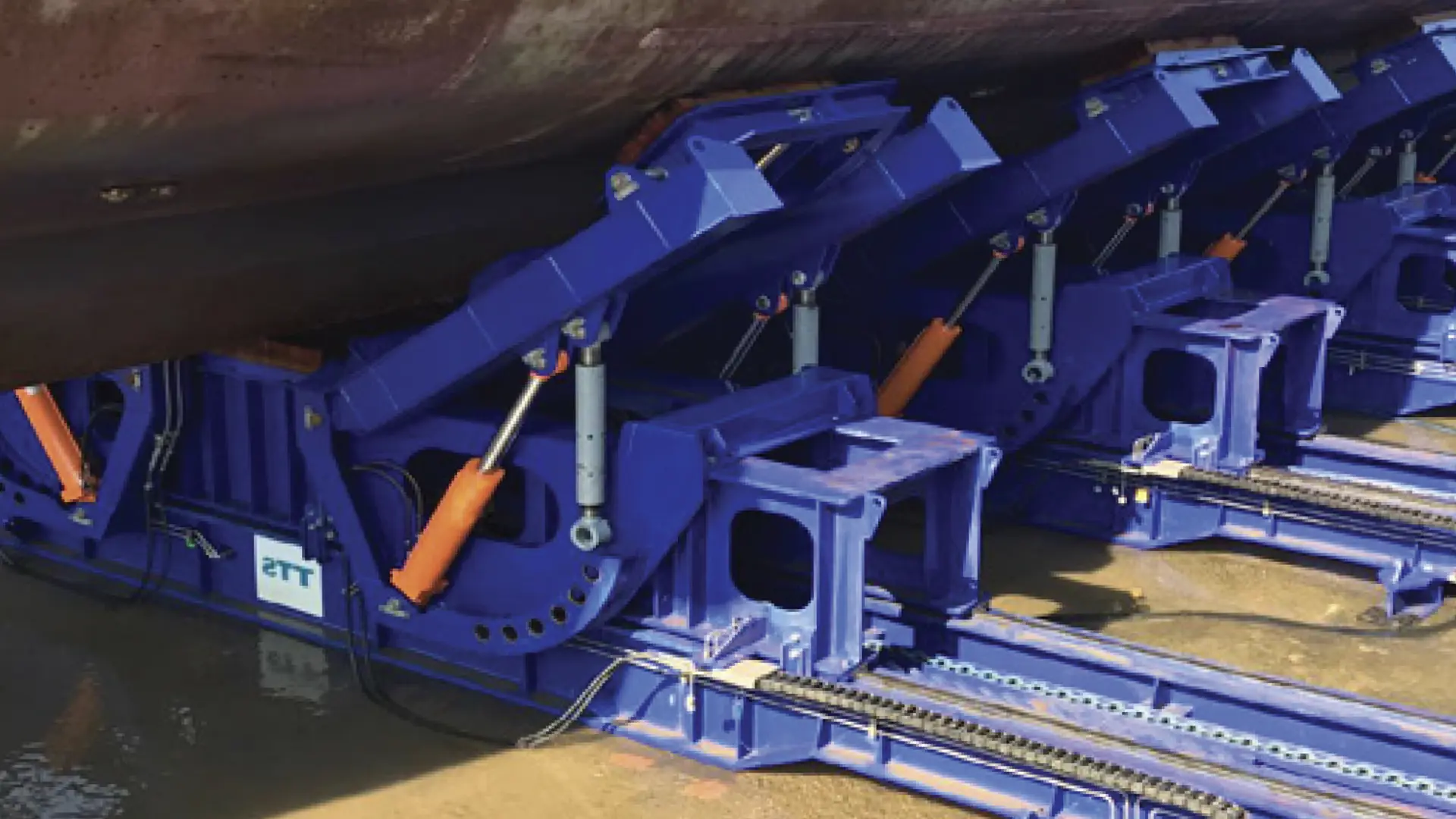 Syncrolift bilge support arms in operation