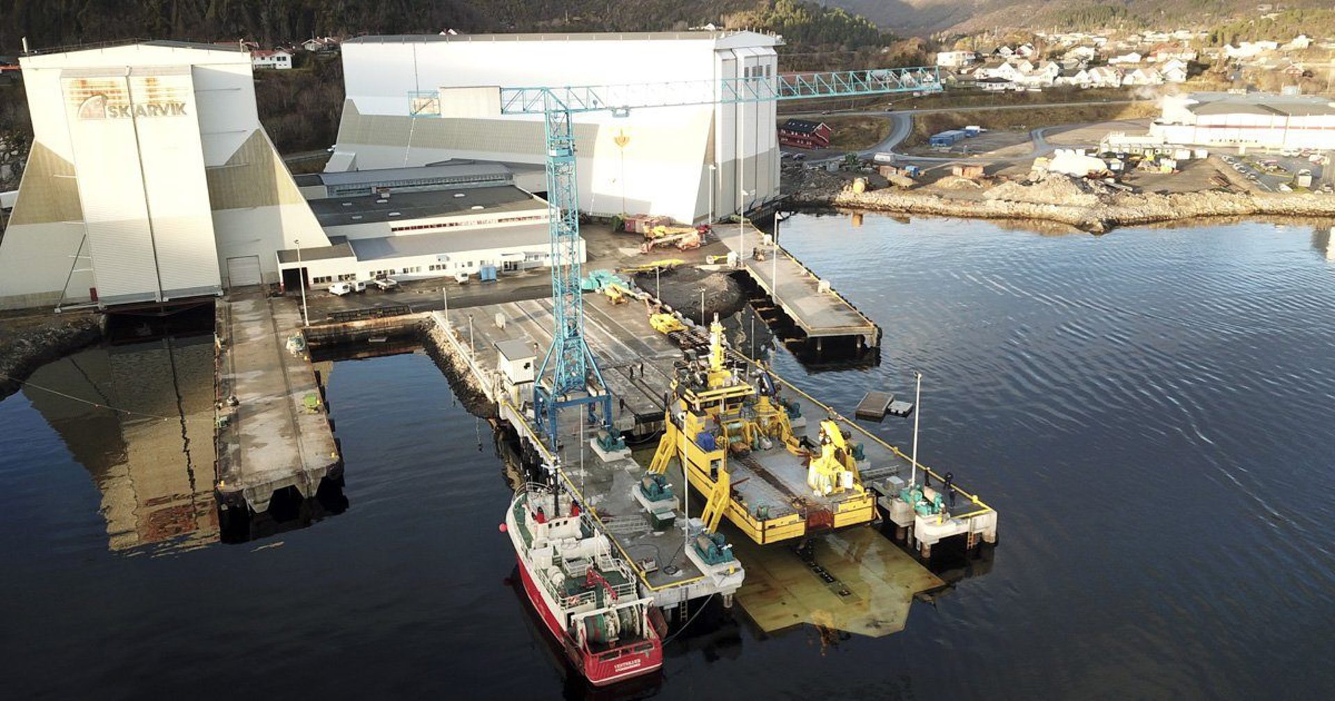 Aerial photo of a syncrolift with side support arms at Skarvik shipyard